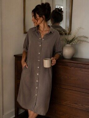 XCVI Tencel Shirt Dress Size M
Soft Taupe / Greige Button Front Dress 100% Tence